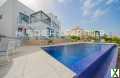 Foto Villa im Bauhausstil in erster Meereslinie mit Infinity-Pool und Panorama-Meerblick