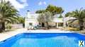 Foto Mediterrane Villa mit Pool in ruhiger Wohnlalge