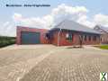 Foto Provisionsfrei für Käufer: Neubau - Exklusiver Winkelwalmdachbungalow in toller Sackgassenlage!