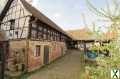 Foto Beeindruckendes Gebäudeensemble mit einem der ältesten Häuser in der Pfalz