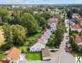 Foto Vier vermietete Reihenhäuser im Block mit vier Garagen auf großem Grundstück in Hannover-Wettbergen