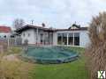 Foto Bungalow in attraktiver Ortsrandlage mit Pool und großem Garten