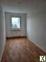 Foto Frisch renovierte 4 -Raumwohnung + Tageslichtbad + Balkon + Kautionsfrei!