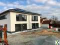 Foto NEUBAU/ERSTBEZUG: Großzügige und effiziente DHH mit EBK, Garage, Carport, PV-Anlage (Eff40)