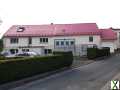 Foto Wohnhaus mit großem Hof, Garten und Garage