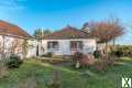 Foto Walmdachbungalow mit Nebengebäude und Garage in ruhiger Randlage