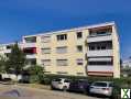 Foto Großzügige Wohnung im 3. Obergeschoss mit sonnigem Balkon und Einzelgarage.