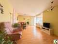 Foto Lichtdurchflutete 2-Zimmer-Wohnung mit verglastem Balkon in gepflegtem Mehrfamilienhaus