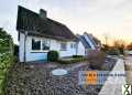 Foto Umfassend renoviertes Einfamilienhaus mit zwei Garagen und familiengerechtem Grundriss