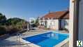 Foto INSEL KRK, STADT KRK (UMGEBUNG) - Wohnung in einem Haus mit Swimmingpool