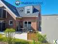 Foto Moderne Haushälfte mit EBK und Garage