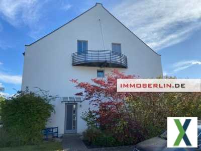 Foto IMMOBERLIN.DE - Attraktives Haus mit Sonnenterrasse, Balkon, Tiefgarage & Pkw-Außenstellplatz in ruhiger Lage
