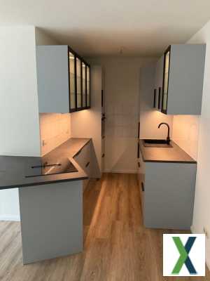 Foto Renovierte Zwei-Zimmer-Wohnung mit neuer offener Einbauküche
