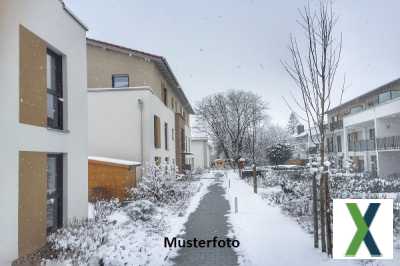 Foto Einfamilienhaus mit Terrasse