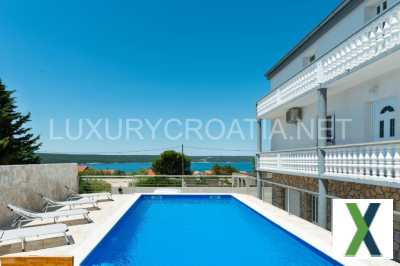 Foto Residenz mit Panoramablick auf das Meer und Pool zum Verkauf in Zadar, Kroatien