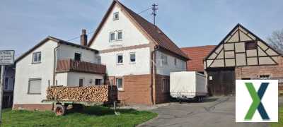 Foto Bauernhaus mit Scheune auf dem ruhigen Land