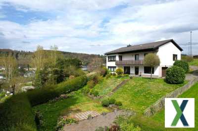 Foto Ruhig gelegenes, freistehendes Haus mit Garten, Terrasse, Balkon, Garage und einmaligem Ausblick in Gerolstein