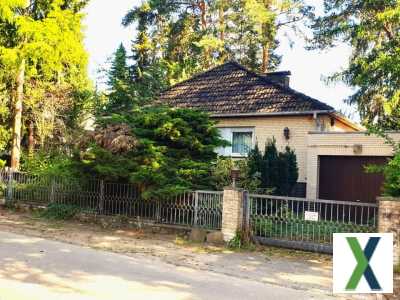 Foto Bungalow mit großzügigen Räumlichkeiten, Klinkerfassade, Vollkeller, Garage, ruhige Lage in Seenähe