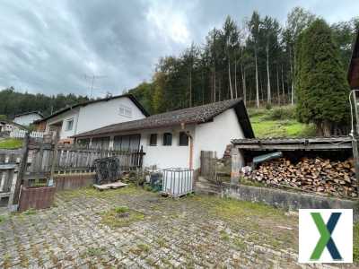 Foto Freistehendes Einfamilienhaus mit großem Grundstück & direkter Waldrandlage