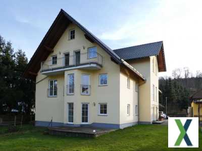 Foto Moderne DHH mit Terrasse im EG, Garage, Freiplatz und sonnigem Garten