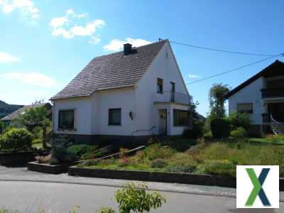 Foto Einfamilienhaus mit großem Garten