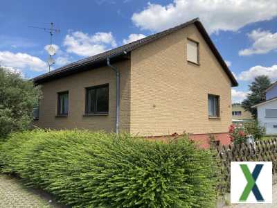 Foto Großzügiges Einfamilienhaus mit Gewerbehalle und Werkstatt