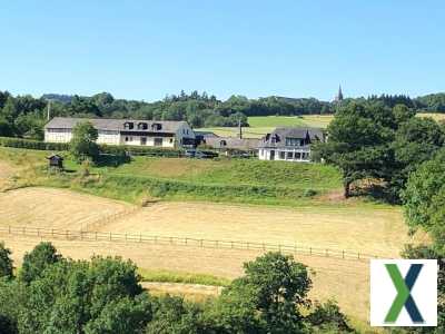 Foto Pferdehof mit herrlichem Blick über den Rhein mit modernem Wohnhaus in Alleinlage