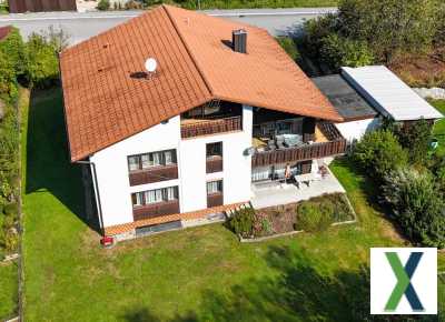 Foto Geräumiges Mehrfamilienhaus mit vermieteter OG-Wohnung, ausgebautem Dachgeschoss, sehr ruhige Lage, unverbaubares Grundstück, gute Anbindung an Passau