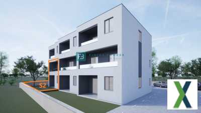Foto VODICE, Neubau, zweistöckige Wohnung, Garten 110 m2