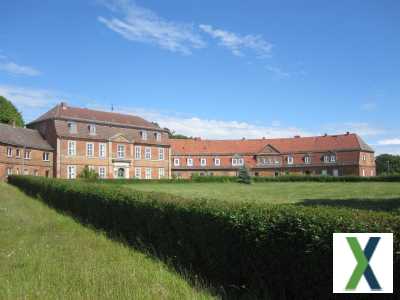 Foto einzigartiges GUTSHAUS in halbrunder bauweise nähe müritz