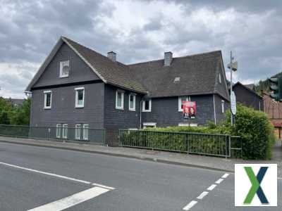 Foto Großes 200 qm Wohnhaus mit großer Garage in Niederlaasphe in zentraler Lage