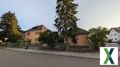 Foto Freistehendes Einfamilienhaus mit weiterer Bebauungsmöglichkeit