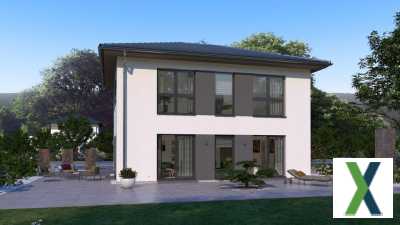 Foto MODERNES WOHNHAUS MIT ELEGANTEM WALMDACH