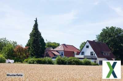 Foto 2-Familienhaus und Doppelgarage