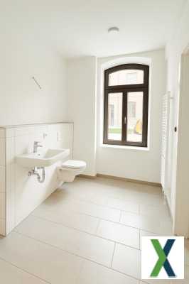 Foto Hochwertig sanierte 3-Zimmer-Wohnung mit Balkon // stilvoller Altbau, zentrale Lage